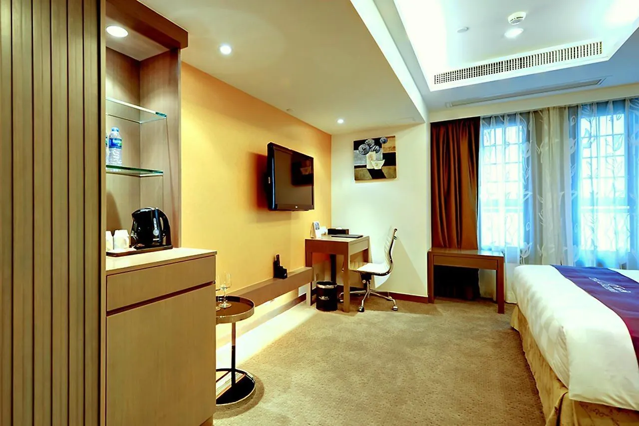 ***  The Bauhinia Hotel - Central Hong Kong Cina