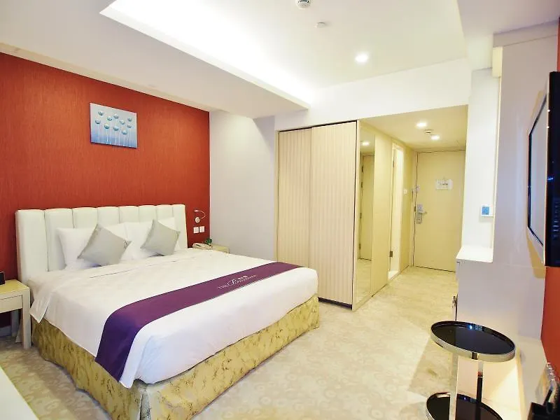 ***  The Bauhinia Hotel - Central Hong Kong Cina