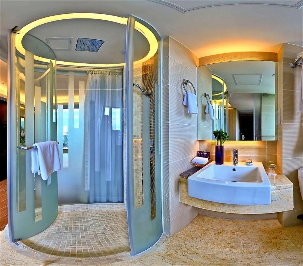 The Bauhinia Hotel - Central Hong Kong