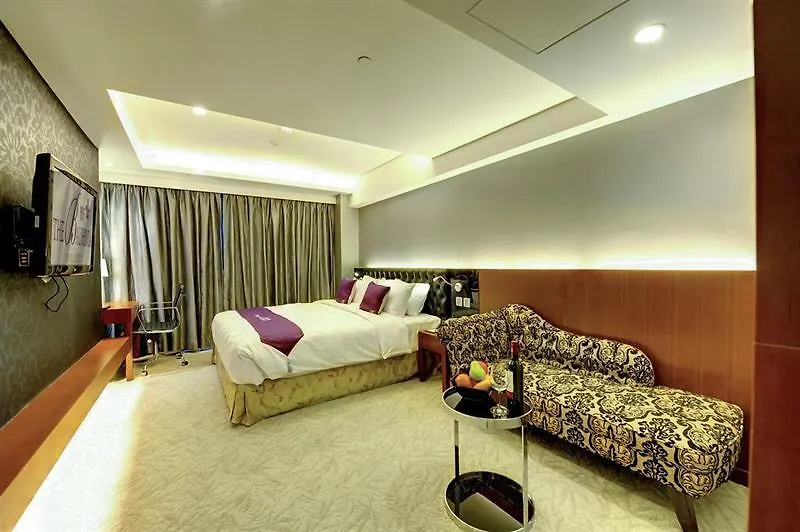 The Bauhinia Hotel - Central Hong Kong