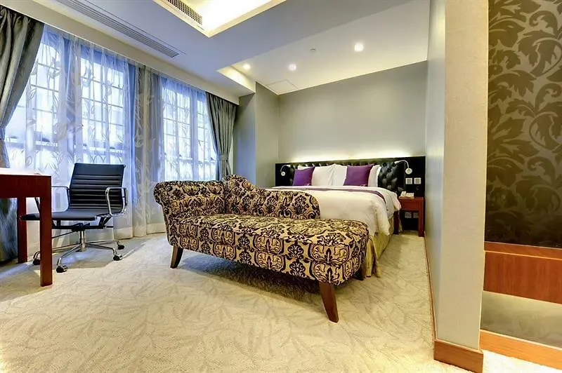 The Bauhinia Hotel - Central Hong Kong 3*,